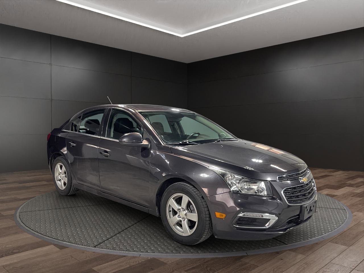 Used 2016 Chevrolet Cruze LT image 2