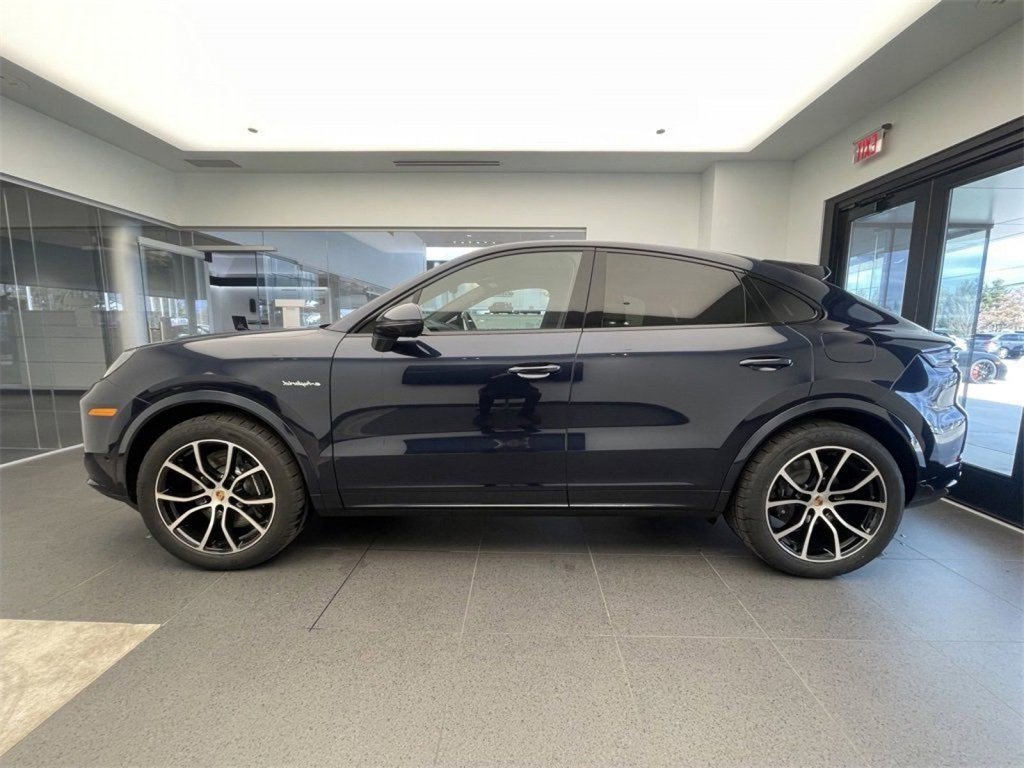 Certified 2025 Porsche Cayenne image 2