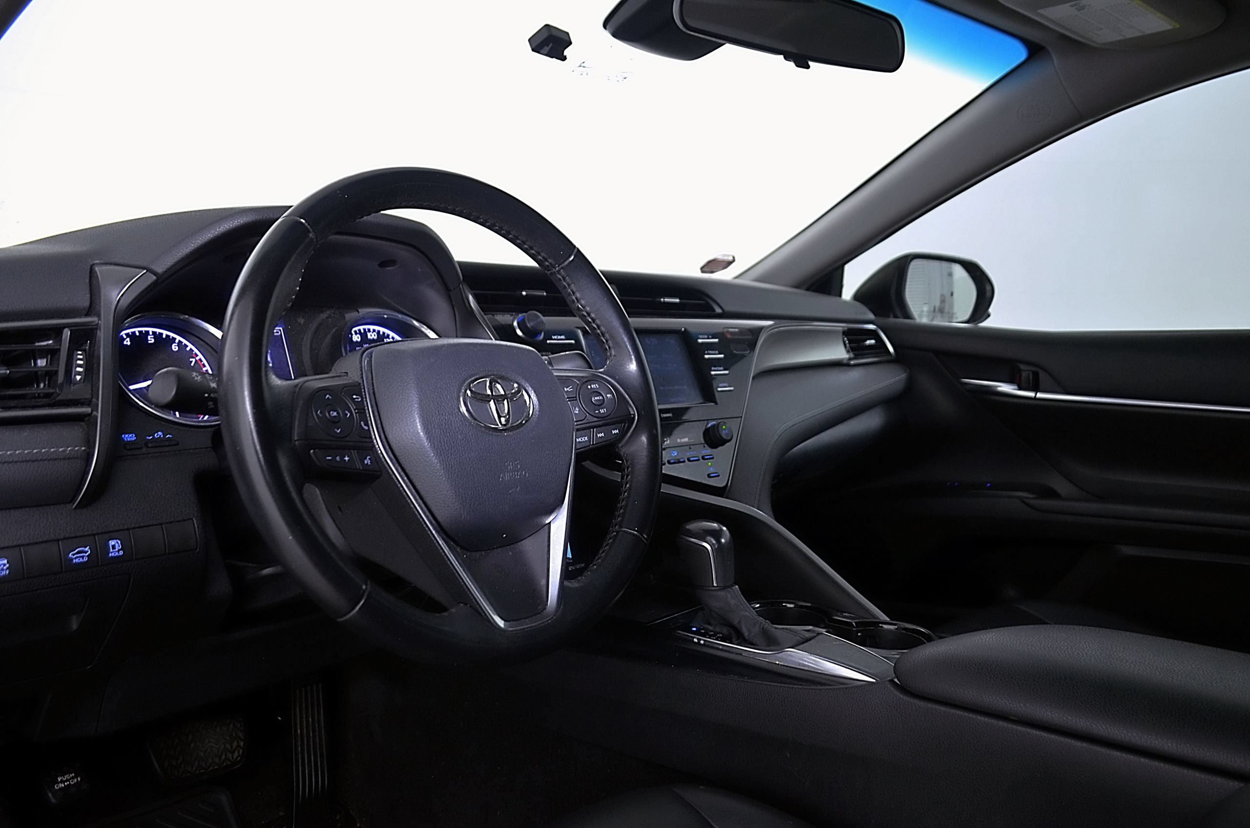 Used 2020 Toyota Camry SE FWD image 13