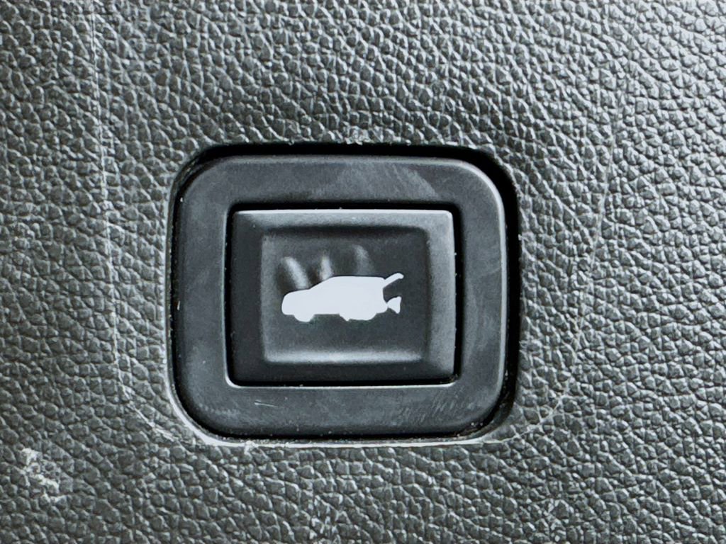 Used 2019 Chevrolet Traverse RS w/ LPO, Floor Liner Package AWD/4WD image 33