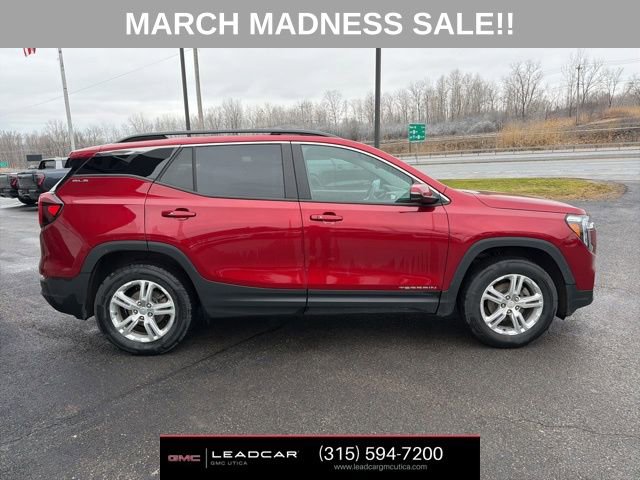 Used 2024 GMC Terrain SLE w/ Driver Convenience Package image 7