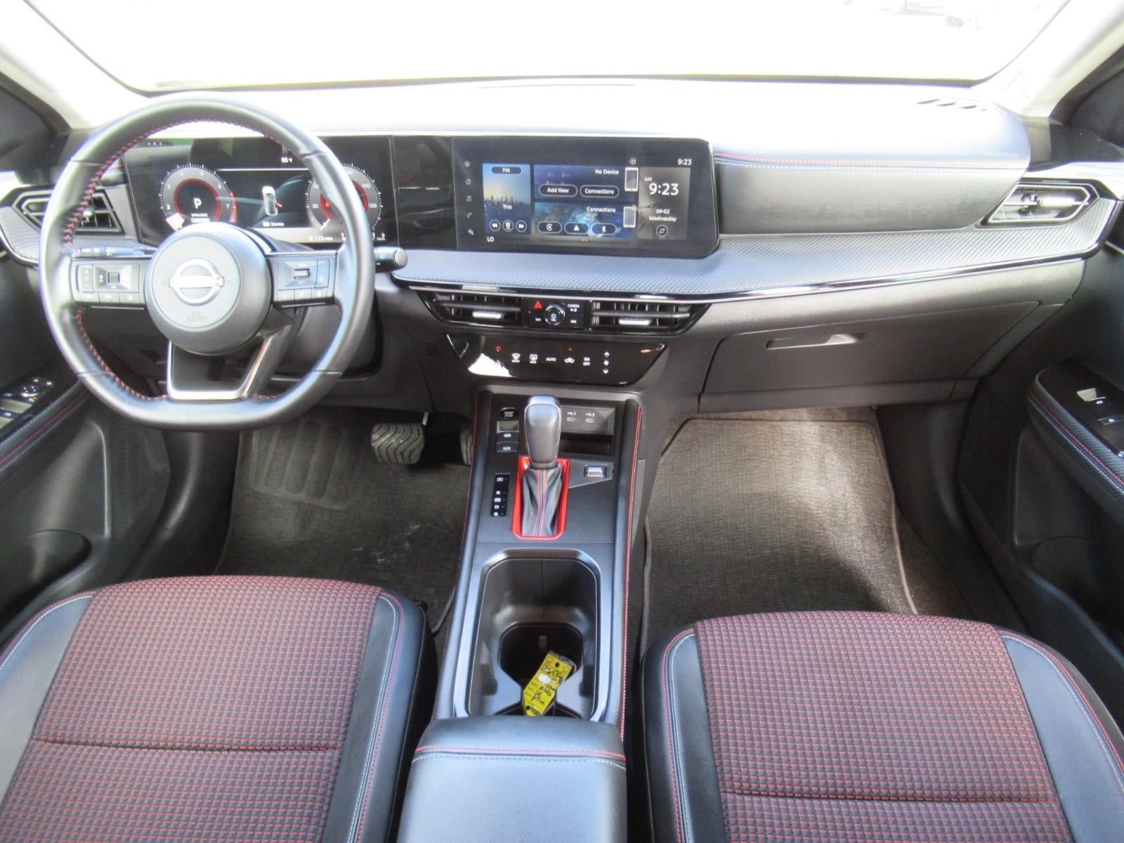 Used 2025 Nissan Kicks SR FWD image 12