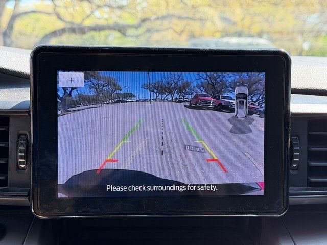 Used 2023 Ford Explorer XLT image 14