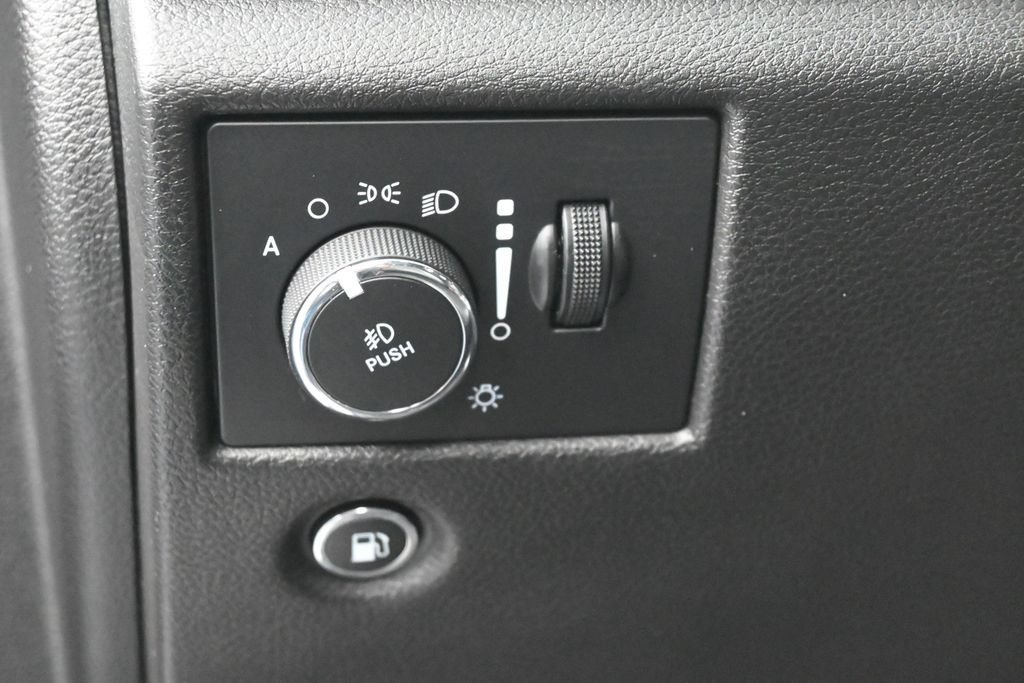 Used 2021 Jeep Grand Cherokee Limited RWD image 16