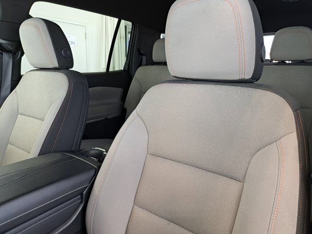 Used 2025 Chevrolet Traverse LT image 25