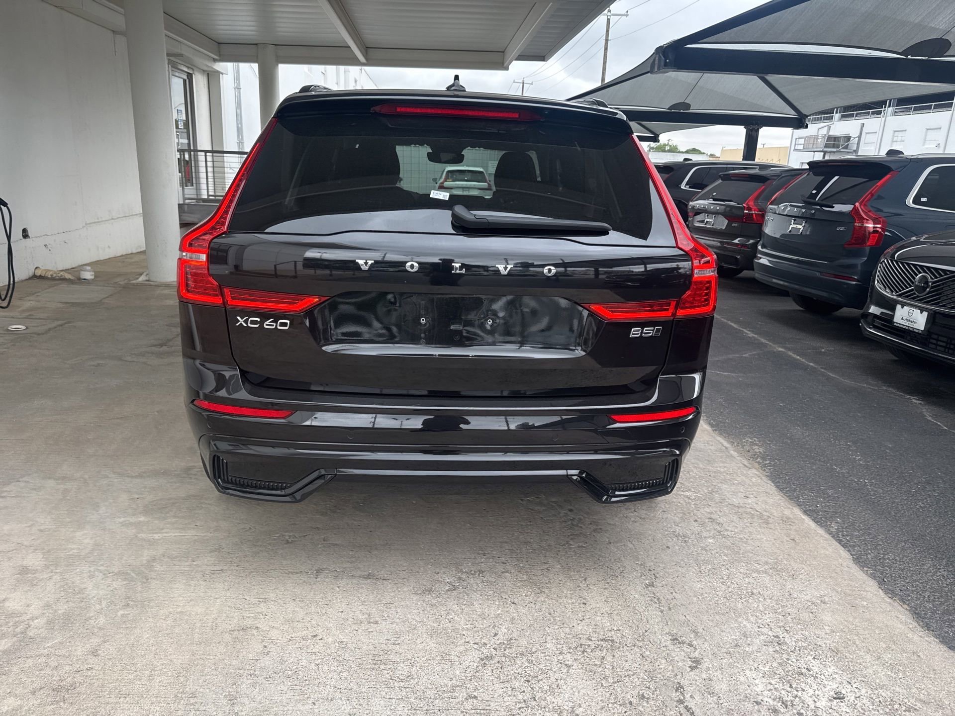 Used 2025 Volvo XC60 B5 Core AWD/4WD image 6