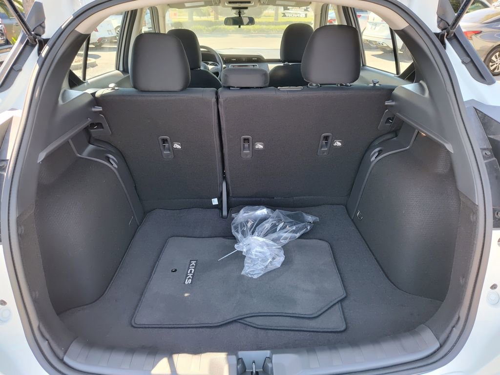 Used 2025 Nissan Kicks Play S image 6