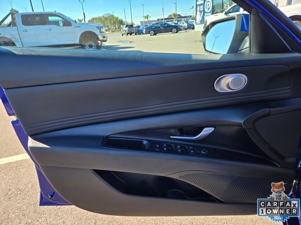 Used 2023 Hyundai Elantra Limited image 23