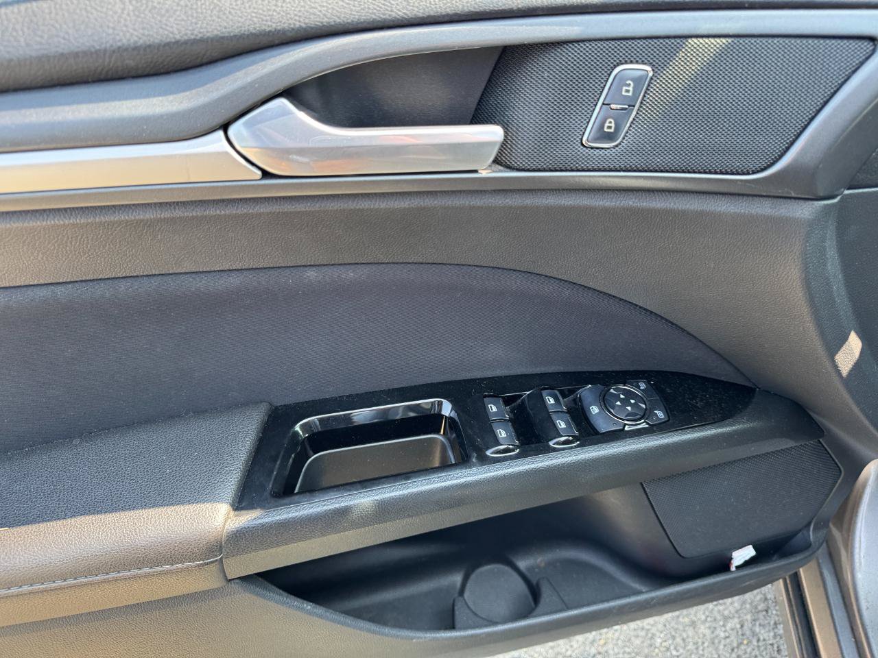 Used 2013 Ford Fusion SE FWD image 17