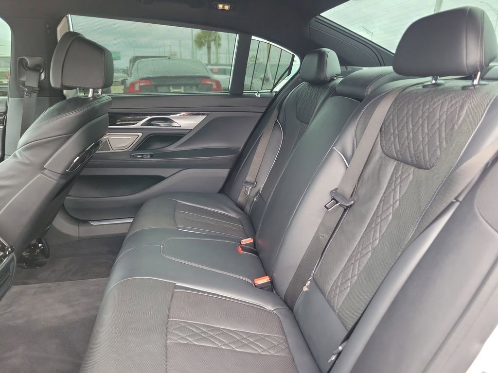 Used 2019 BMW 750i w/ Executive Package image 15