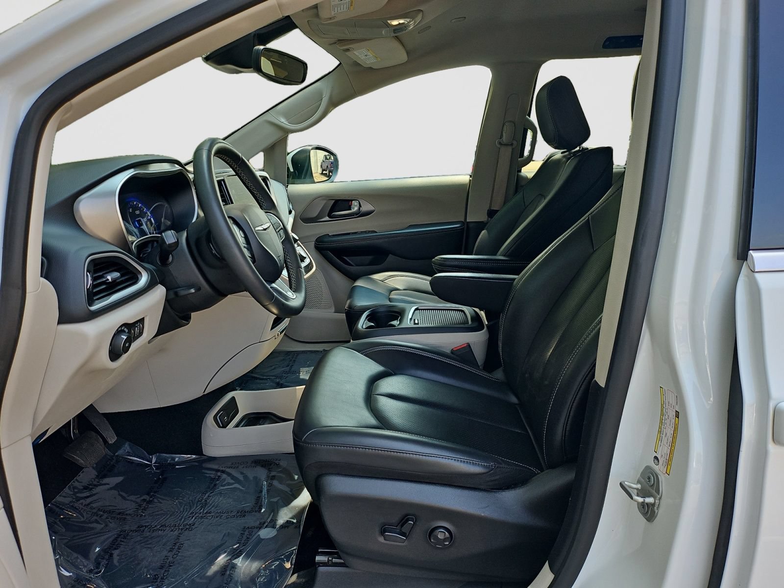 Used 2023 Chrysler Pacifica Touring-L FWD image 22