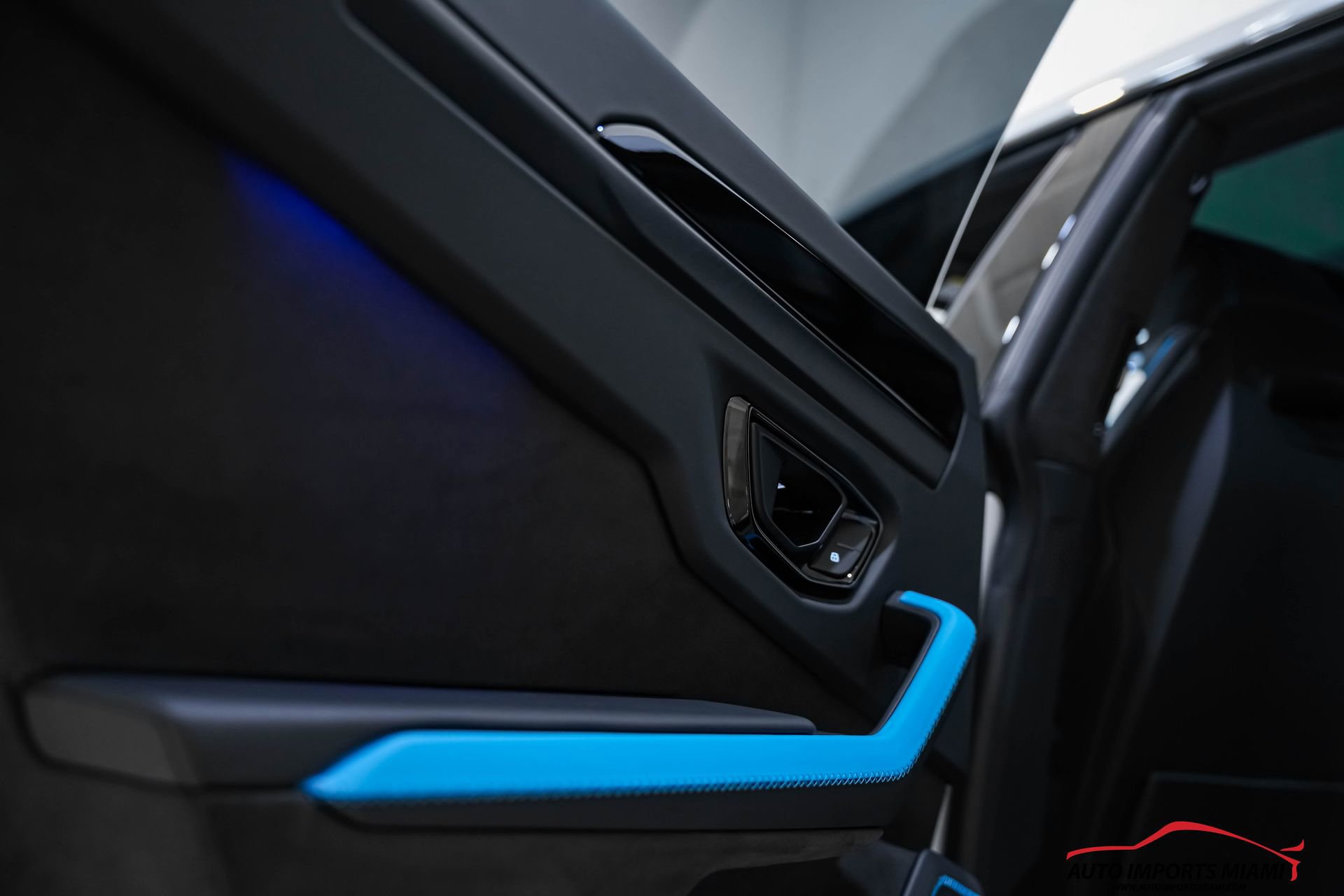 Used 2025 Lamborghini Urus SE image 66