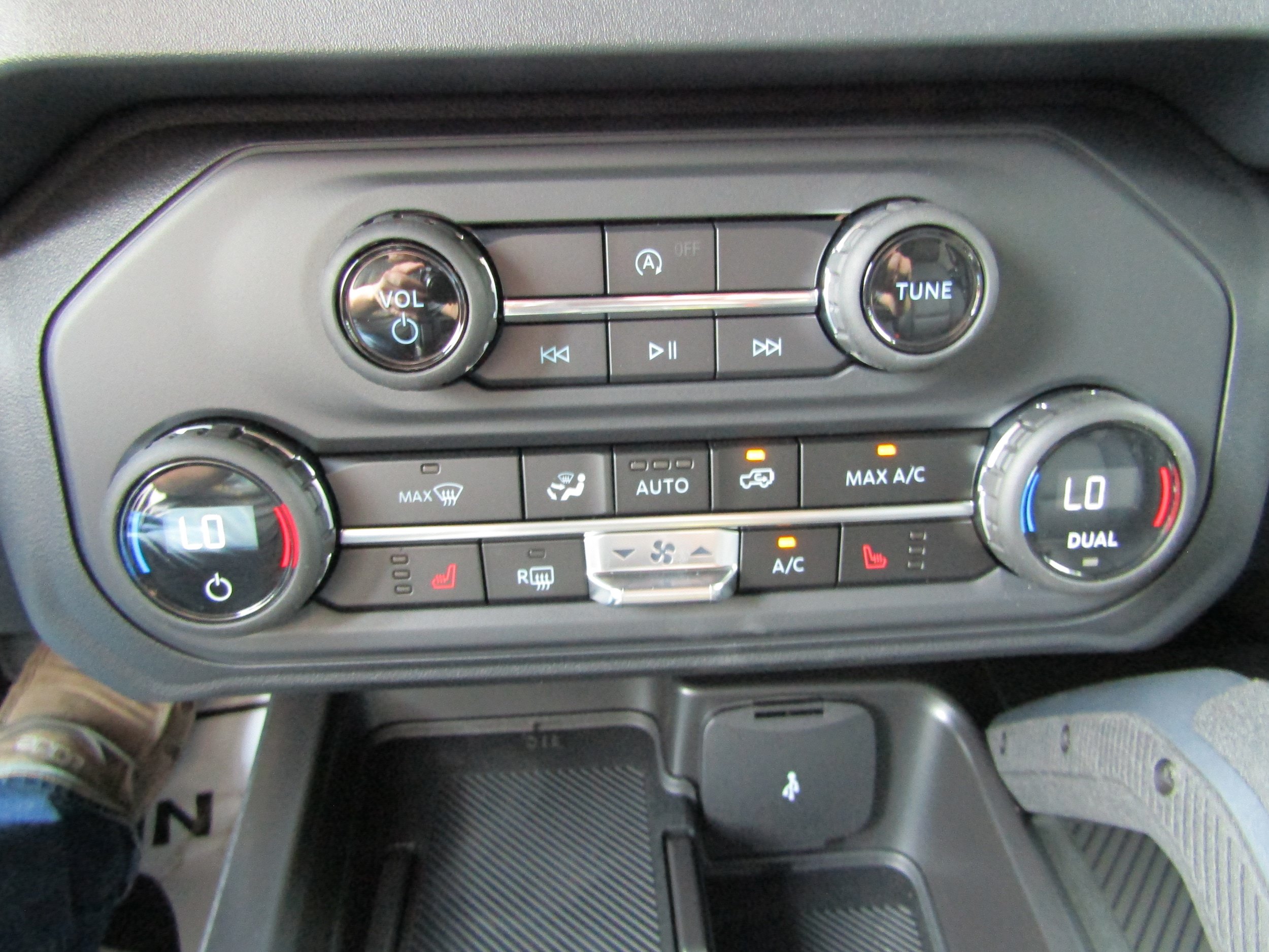 New 2026 Ford Bronco Big Bend w/ Black Diamond Package AWD/4WD image 27
