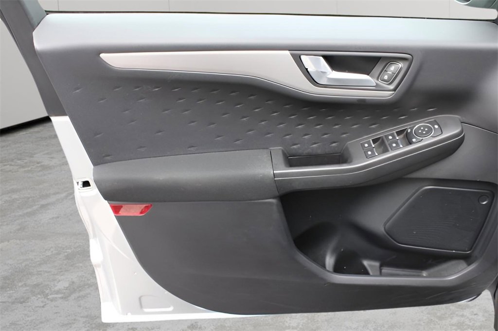 Used 2020 Ford Escape SE image 18