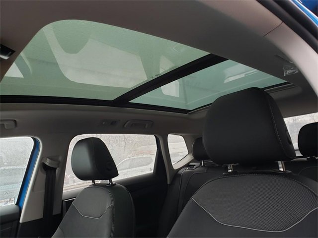 New 2025 Volkswagen Taos SE image 7