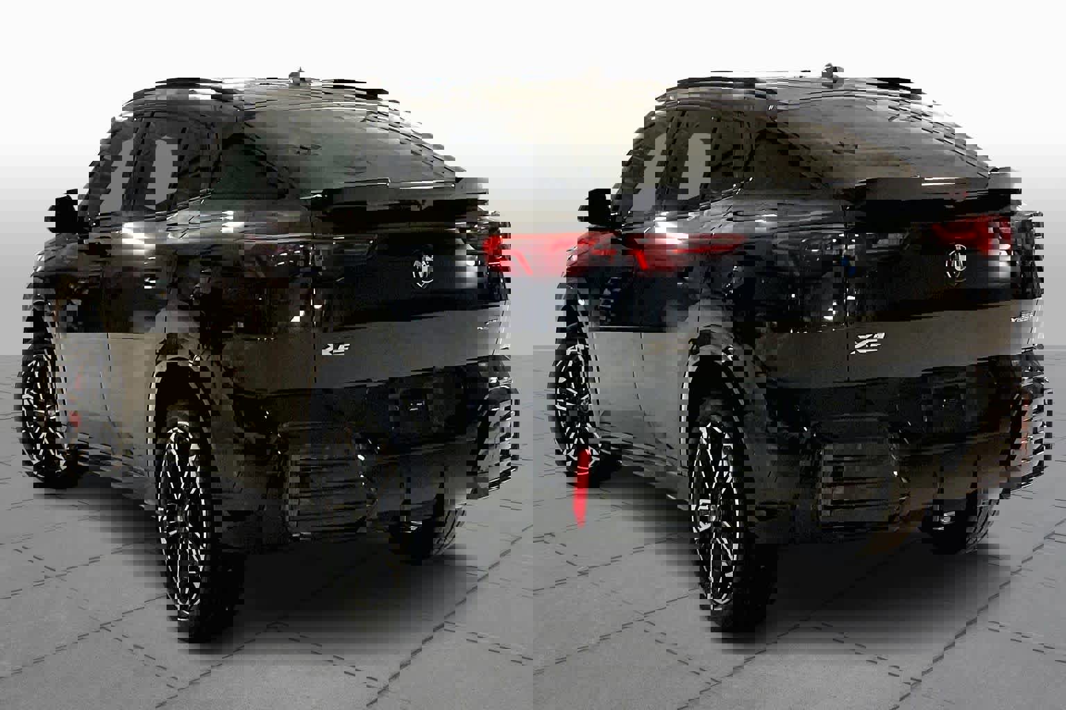 Certified 2025 BMW X2 xDrive28i w/ Technology Package image 12