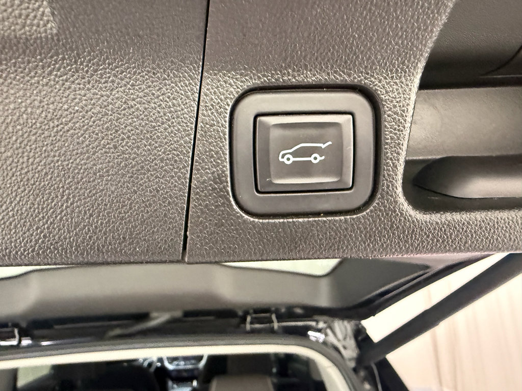 Certified 2023 GMC Acadia SLE w/ Driver Convenience Package FWD image 18