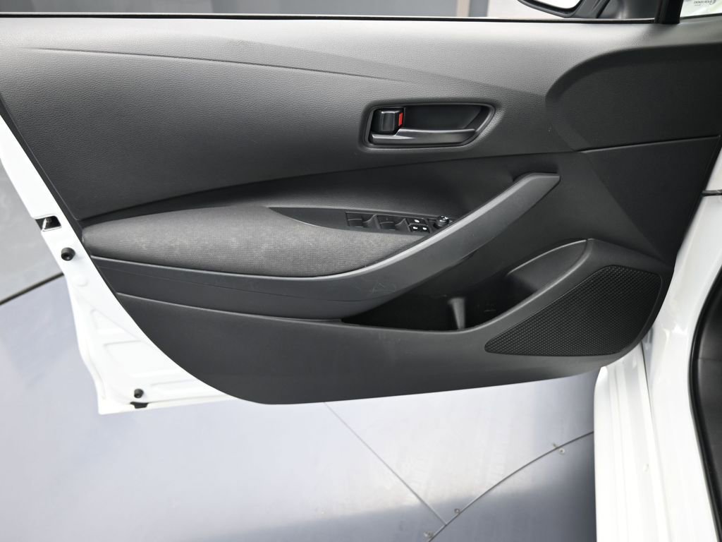 Used 2022 Toyota Corolla LE image 12