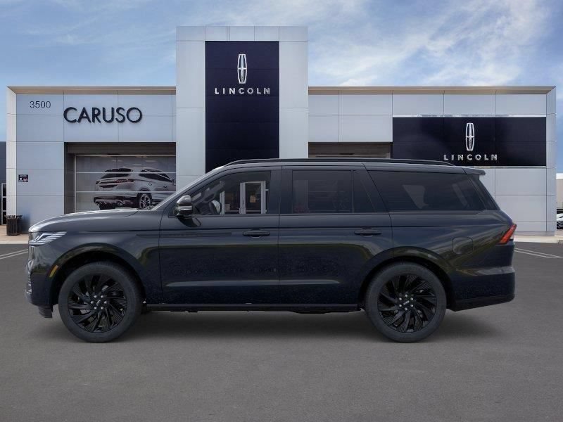 New 2026 Lincoln Navigator Reserve w/ Jet Appearance Package AWD/4WD image 3