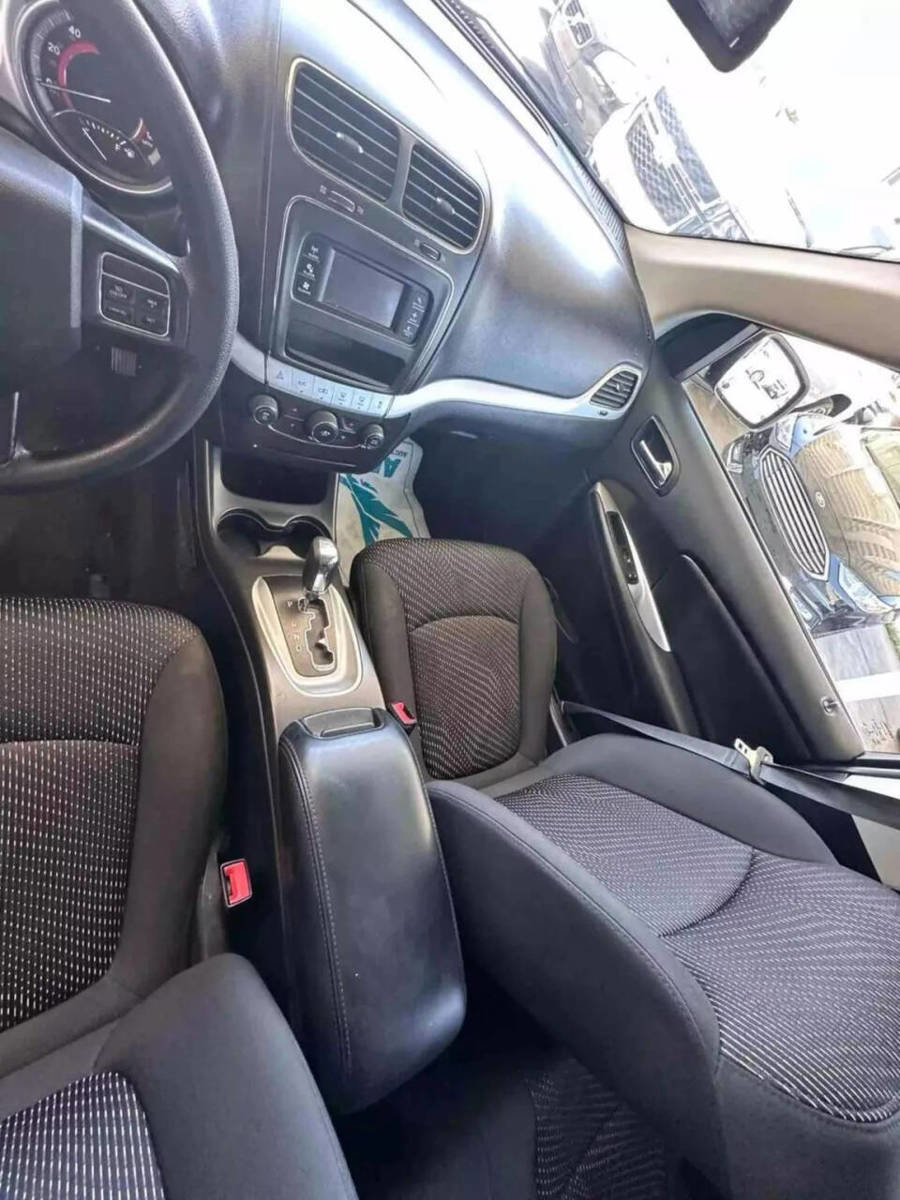 Used 2020 Dodge Journey SE image 13