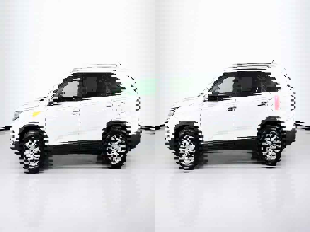 Used 2013 Kia Sorento LX w/ Convenience Pkg image 3