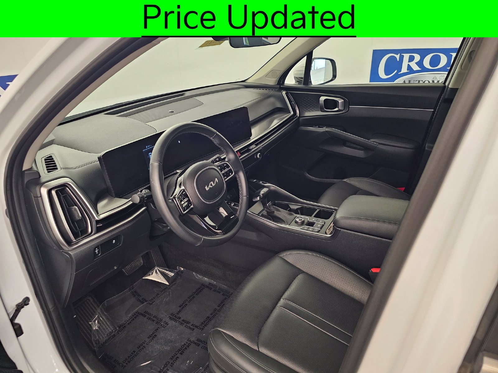 Used 2024 Kia Sorento S w/ Panoramic Sunroof Package FWD image 4
