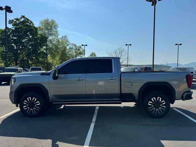 Used 2024 GMC Sierra 3500 Denali Ultimate AWD/4WD image 4
