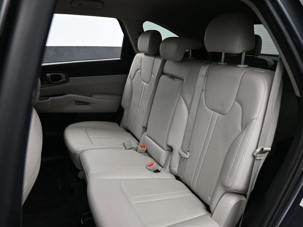 Used 2023 Kia Sorento S image 38