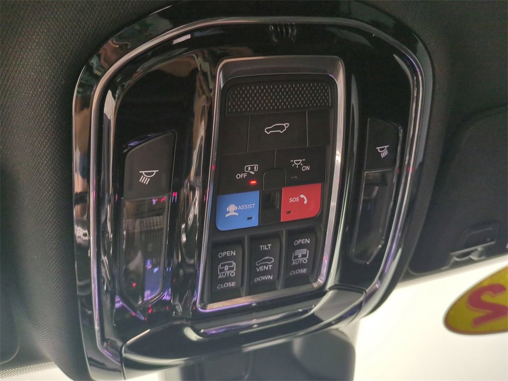 Used 2022 Jeep Grand Cherokee Overland w/ Advanced Protech Group III image 24