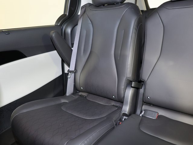 Used 2024 Kia Carnival SX image 12