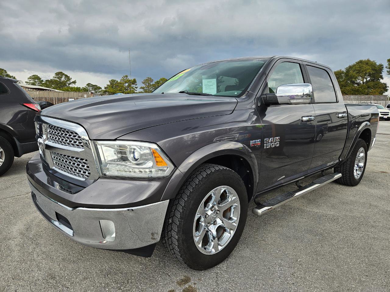 Used 2017 RAM 1500 Laramie image 25