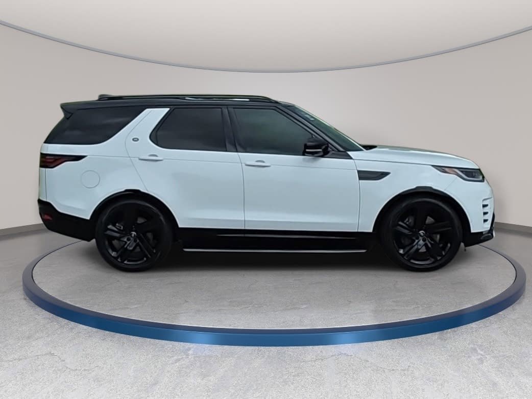 Used 2025 Land Rover Discovery Dynamic SE AWD/4WD image 4