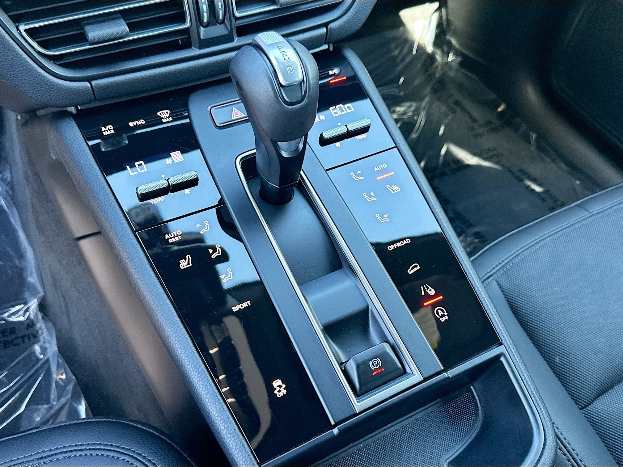 Used 2024 Porsche Macan image 17