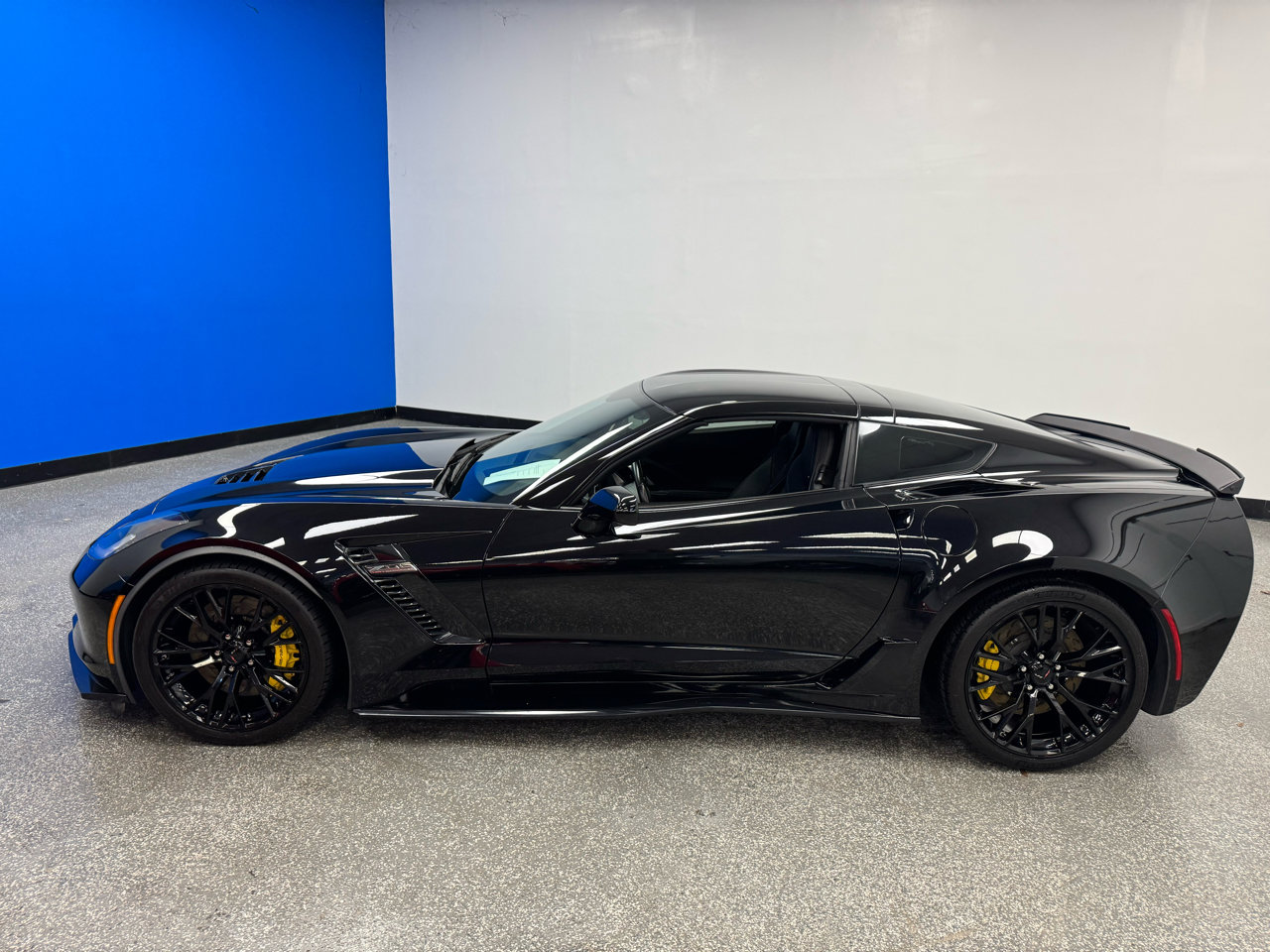 Used 2016 Chevrolet Corvette Z06 w/ 2LZ Preferred Equipment Group image 6