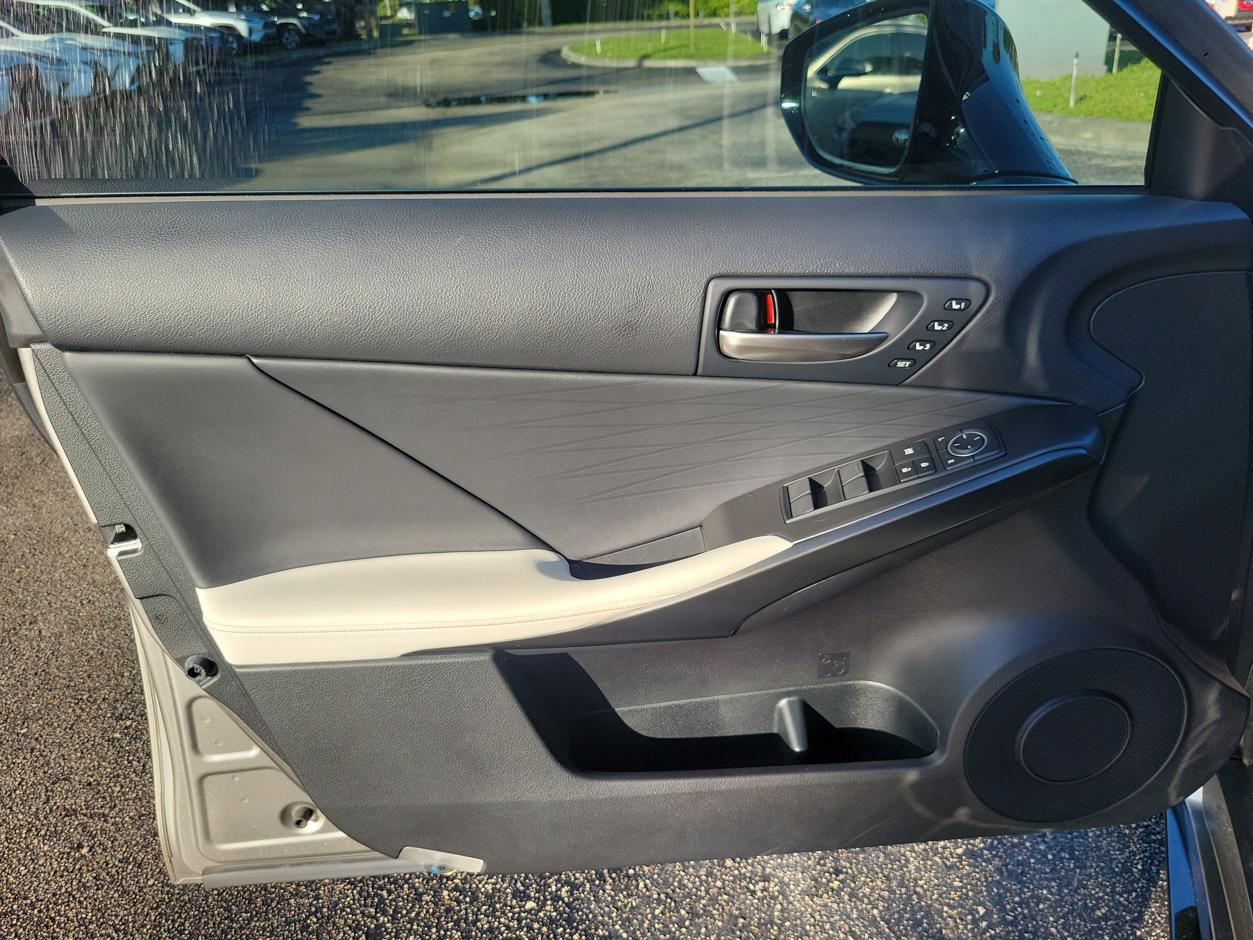 Used 2022 Lexus IS 350 F Sport image 13