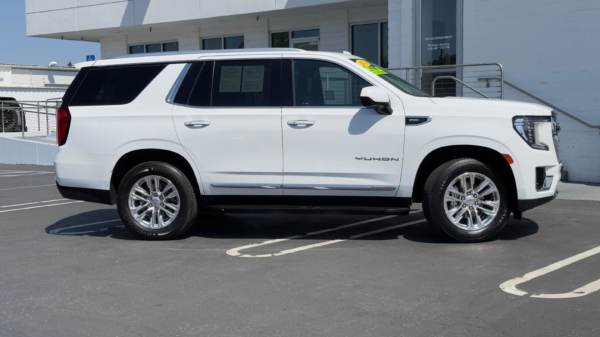 Used 2023 GMC Yukon SLT image 4