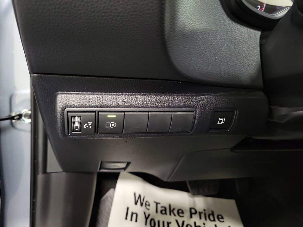 Used 2025 Toyota Corolla LE image 21