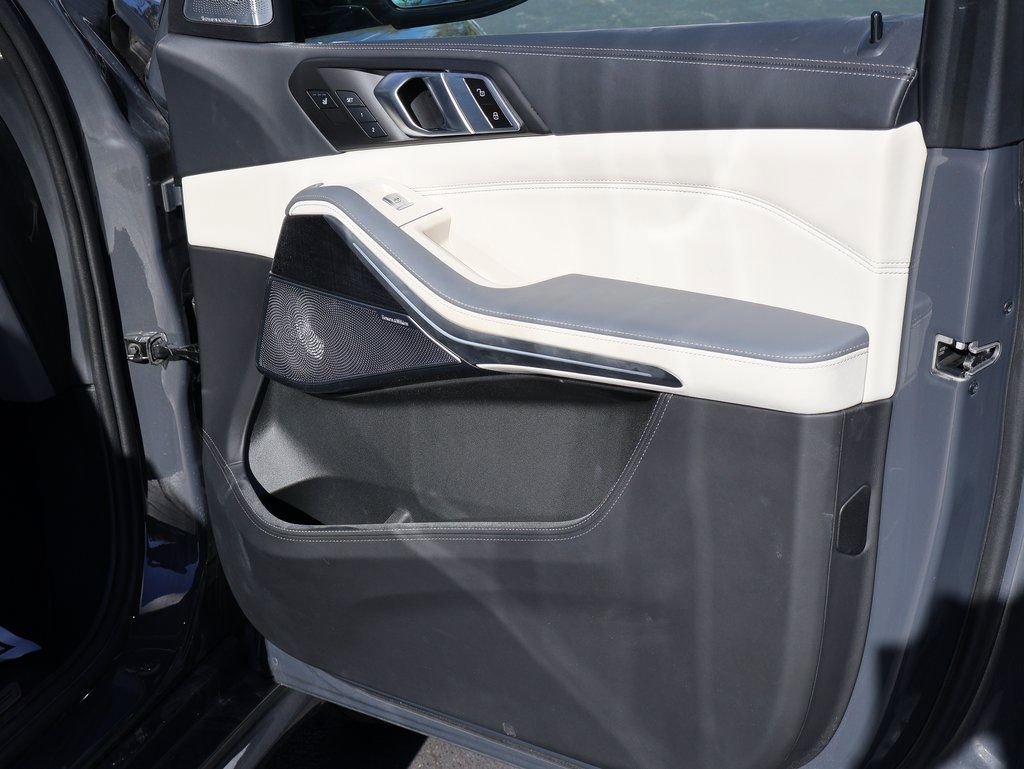 Used 2024 BMW ALPINA XB7 AWD/4WD image 14