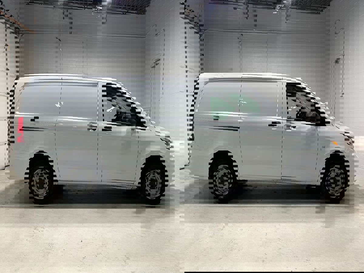 Used 2023 Mercedes-Benz Metris image 2