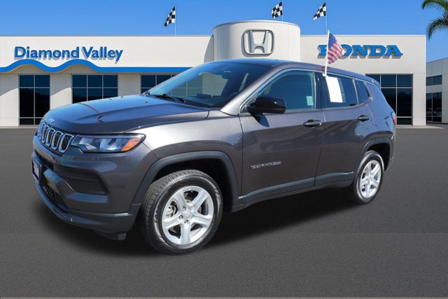 Used 2023 Jeep Compass Sport image 3