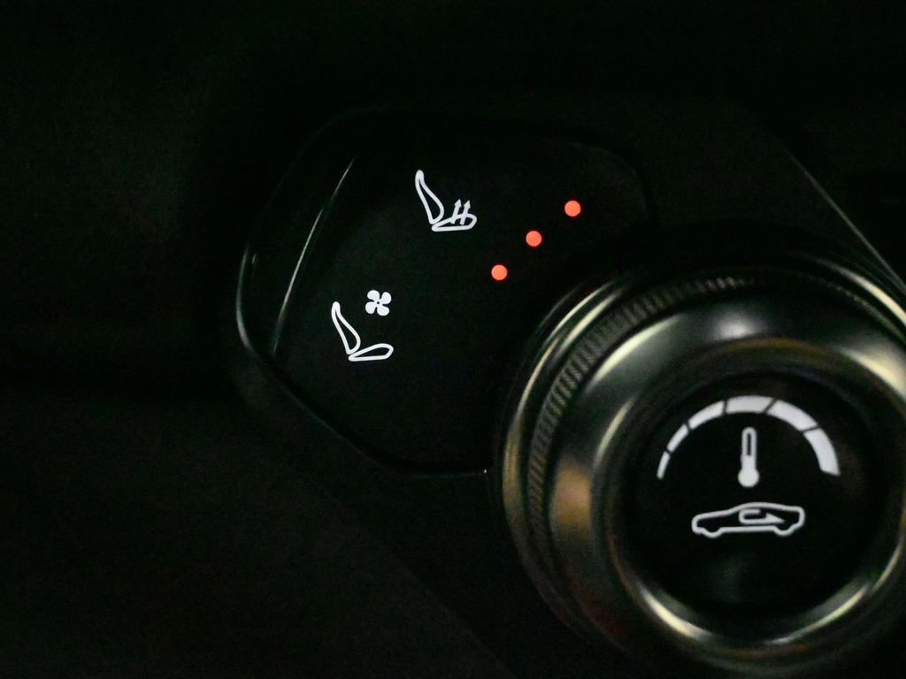 Used 2019 Aston Martin V8 Vantage Coupe image 20