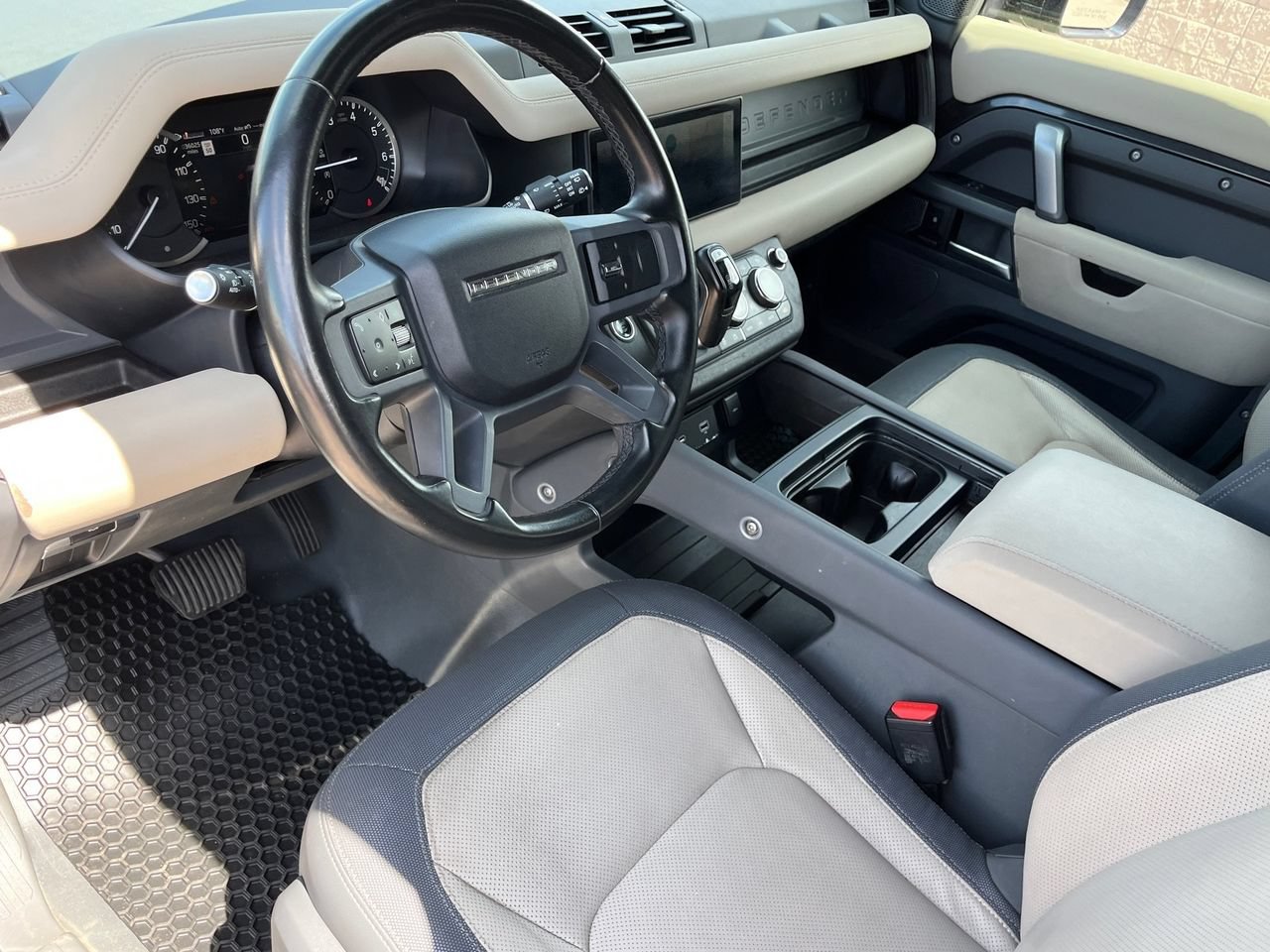 Used 2023 Land Rover Defender 110 X-Dynamic SE AWD/4WD image 16