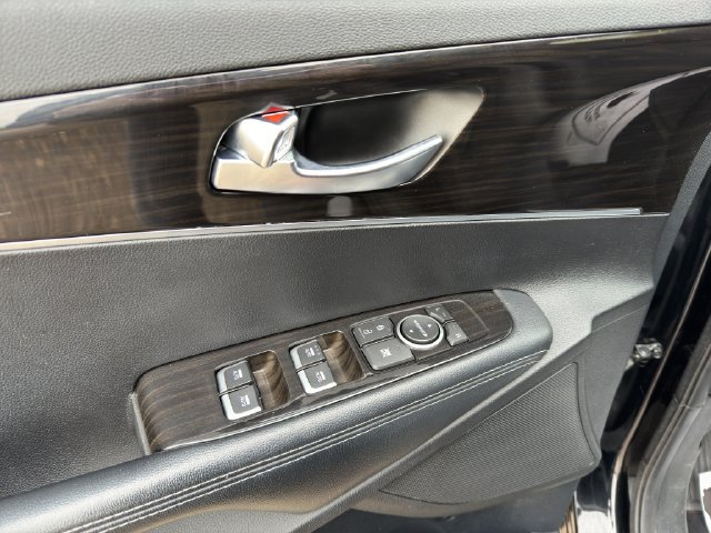 Used 2019 Kia Sorento AWD V6 image 12