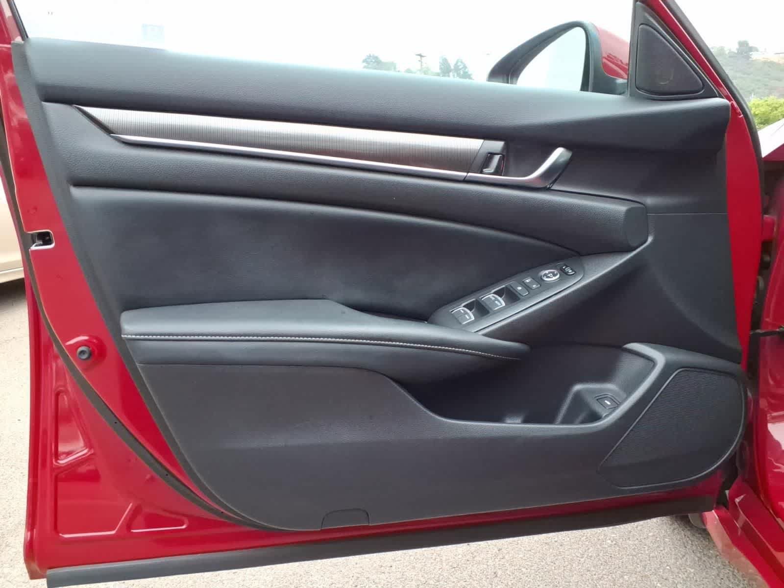 Used 2018 Honda Accord Sport image 12