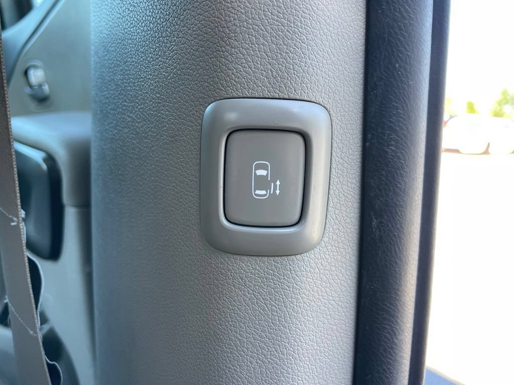 Used 2017 Kia Sedona LX FWD image 37