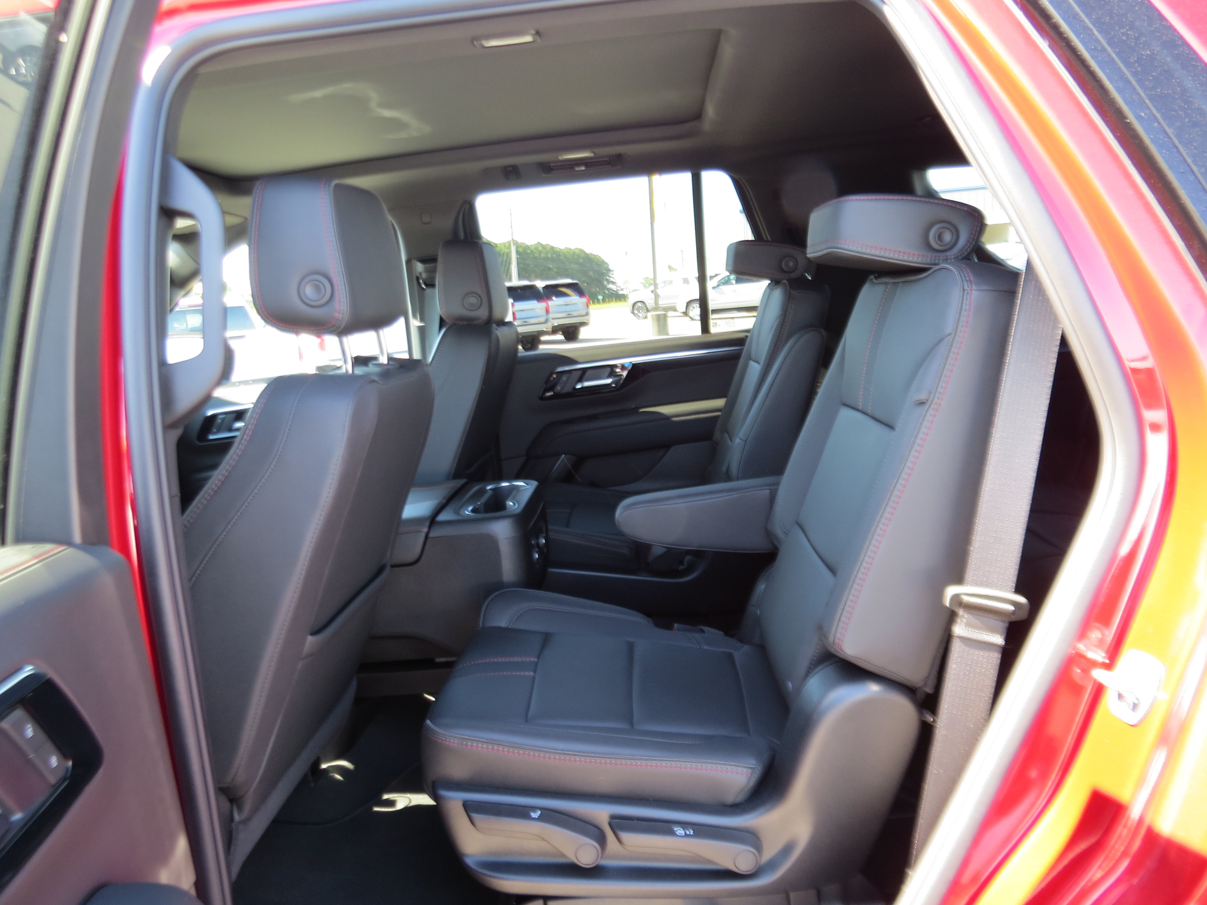 Used 2025 Chevrolet Tahoe RST w/ Advanced Technology Package AWD/4WD image 16