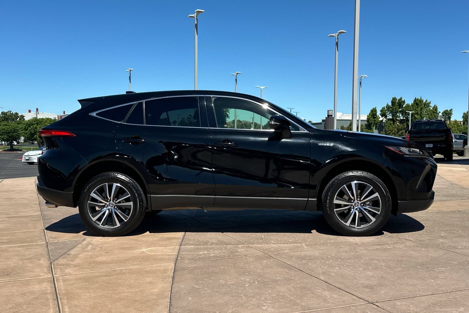 Certified 2021 Toyota Venza LE w/ Carpet Mat Package (TMS) AWD/4WD image 3