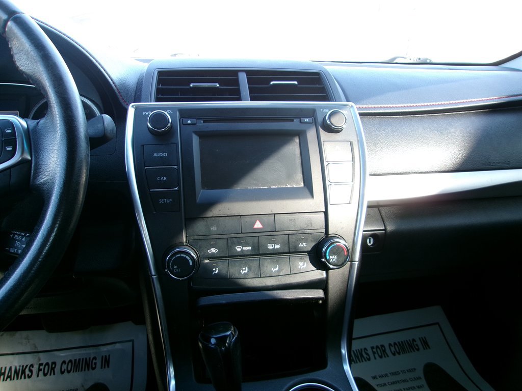 Used 2017 Toyota Camry SE image 17