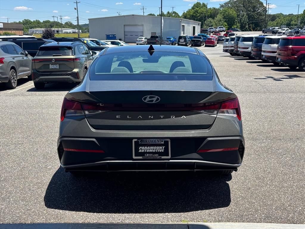 Used 2024 Hyundai Elantra SE FWD image 25