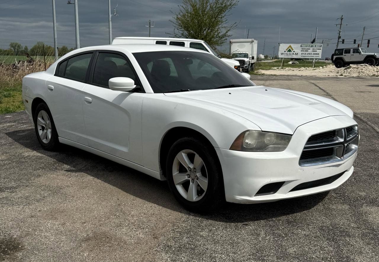 Used 2013 Dodge Charger SE RWD image 3